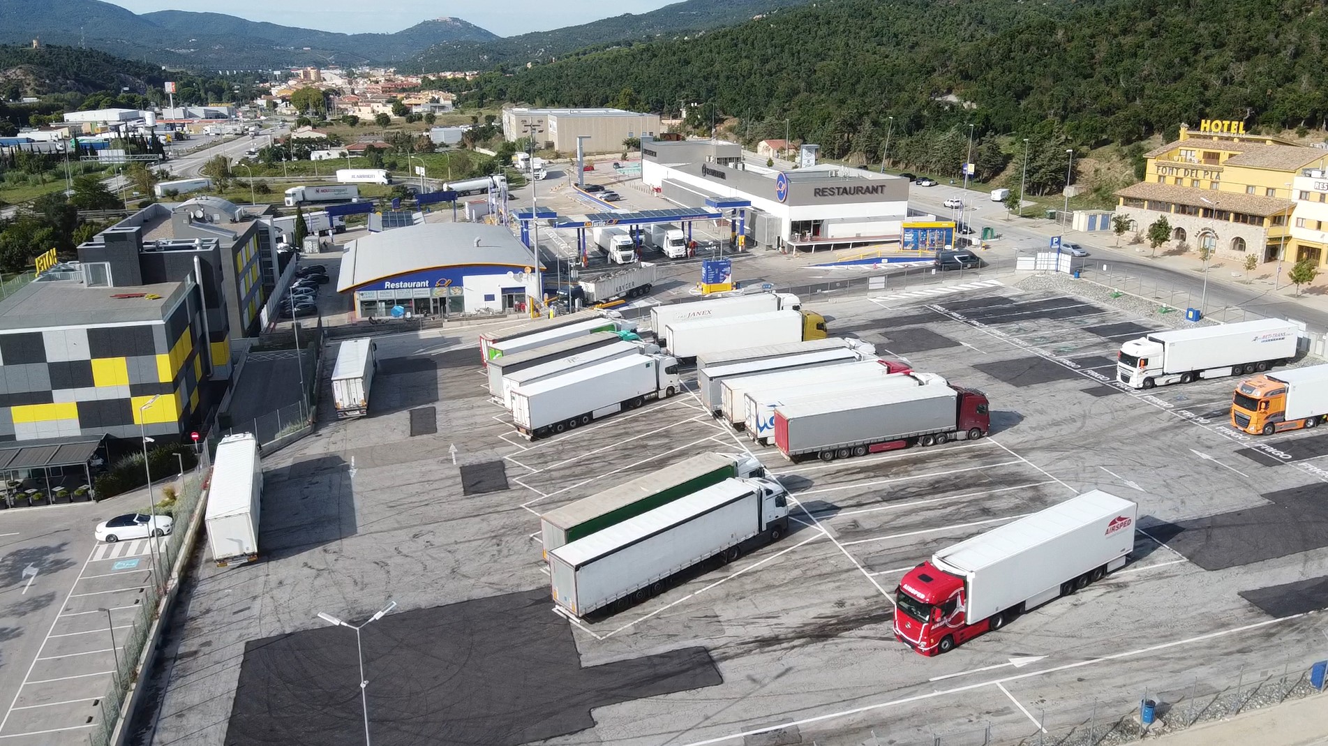 Pre-booking in the OnTurtle-La Jonquera secure truck parking area